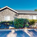 Beaches Inn | Pirates Cove Cabana 8