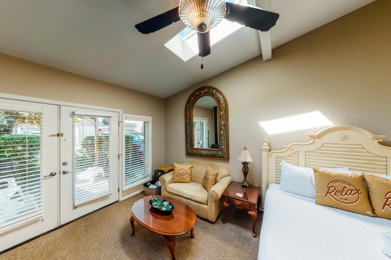 Sandals | & Oceanside Holiday home Cannon Beach