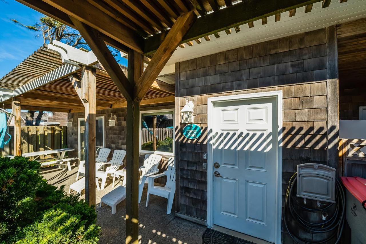 Sandals | & Oceanside Holiday home