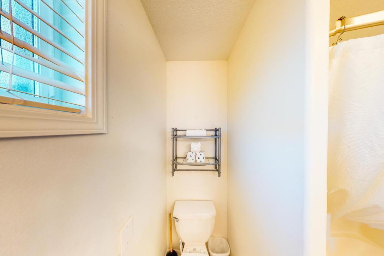 Sandals | & Oceanside Holiday home *
