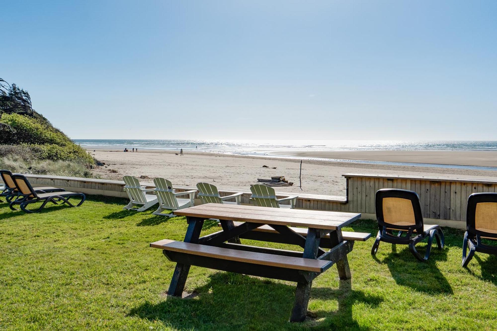 Schooner's Cove Hotel