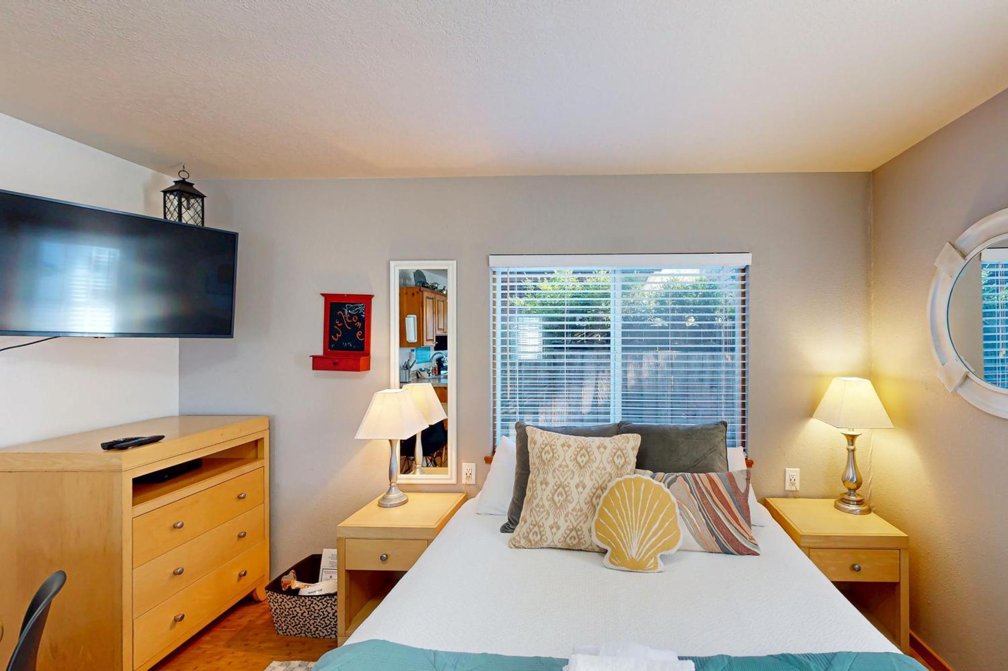 Beaches | Pirates Cove 8 Hotel Cannon Beach