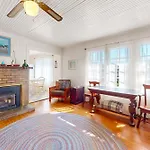 Captain John\'S Cannon Beach