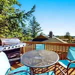 Captain John\'S Cannon Beach