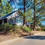 Captain John\'S Cannon Beach