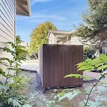 Cozy Cannon Beach Condo