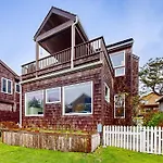 Cannon Beach Saltbox Cottage
