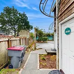 Beaches Inn | Pacific Surf Townhouse