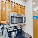 Beaches Inn | Pacific Surf Townhouse