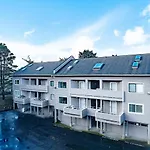 Cannon Beach Condo Ocean Views ! Close To Beach!