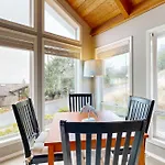 Chapman Point Cannon Beach Home With Hot-Tub