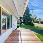 Cottage On Hemlock Street