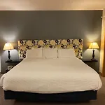 Sea Breeze Court