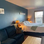 Sea Breeze Court