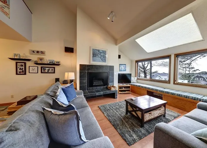 Cannon Beach Condo Ocean Views ! Close To Beach!