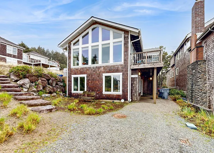 Chapman Point Cannon Beach Home With Hot-Tub