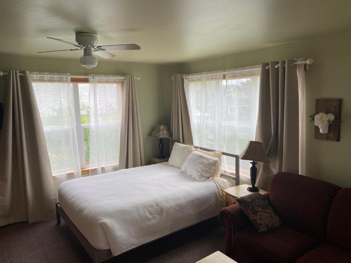 Inn Sea Breeze Court Cannon Beach
