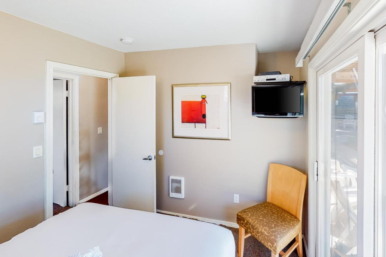 Sandals | Oceanside Holiday home