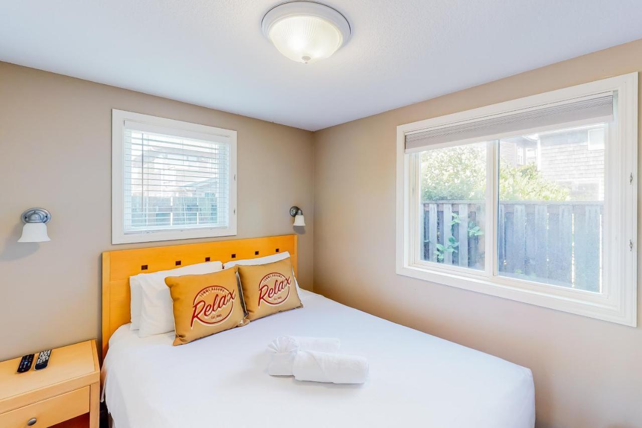 Sandals | Oceanside Holiday home