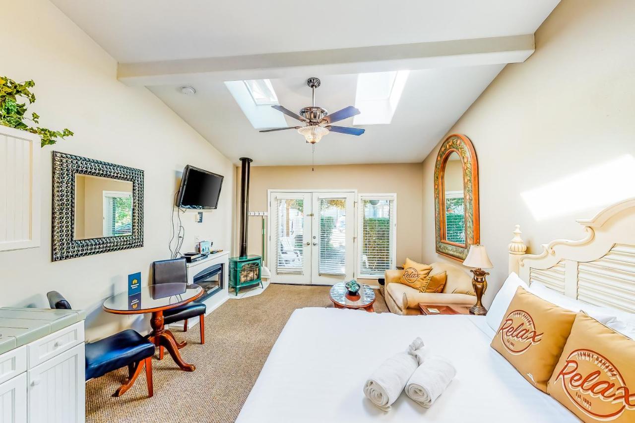 Hotel Sandals | Cannon Beach