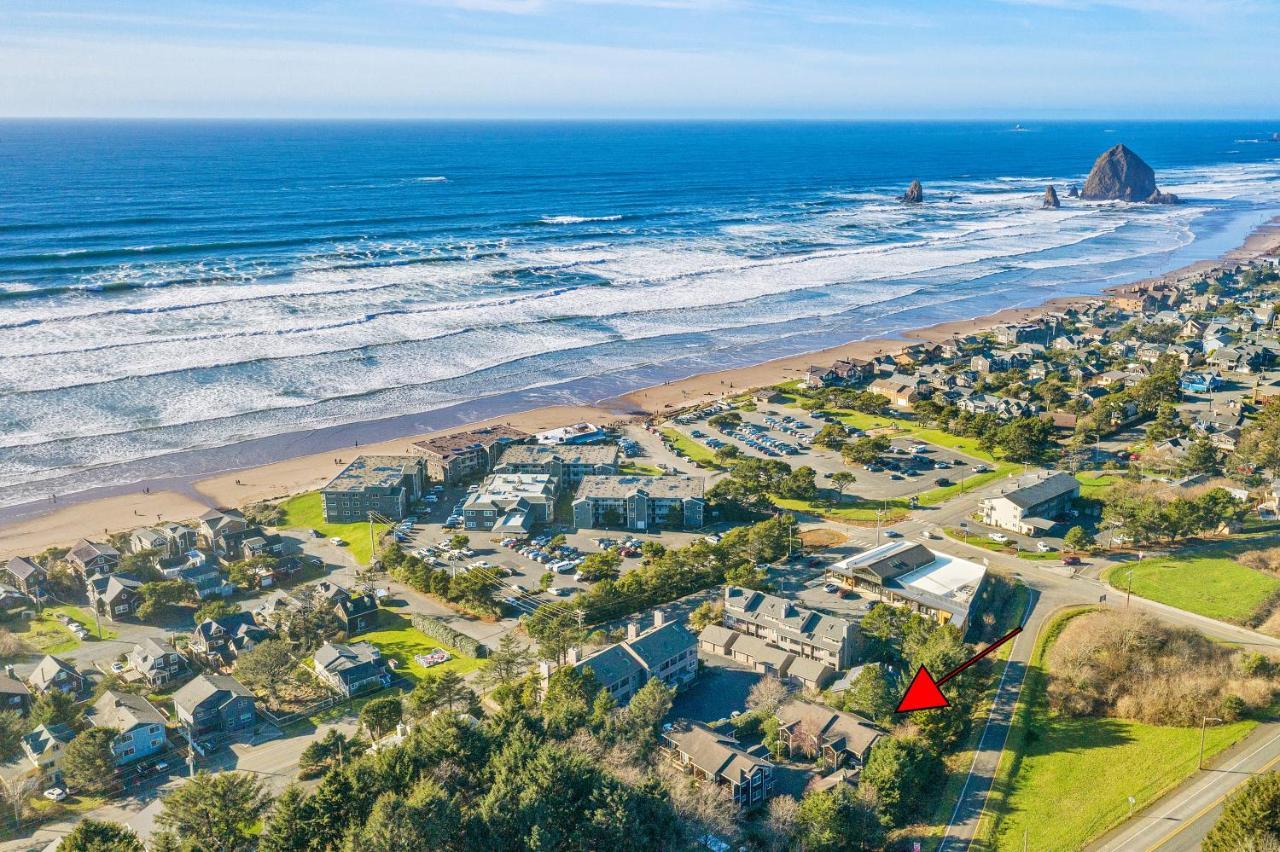 Holiday home Cannon Retreat: Oceanfront With Fireplaces *