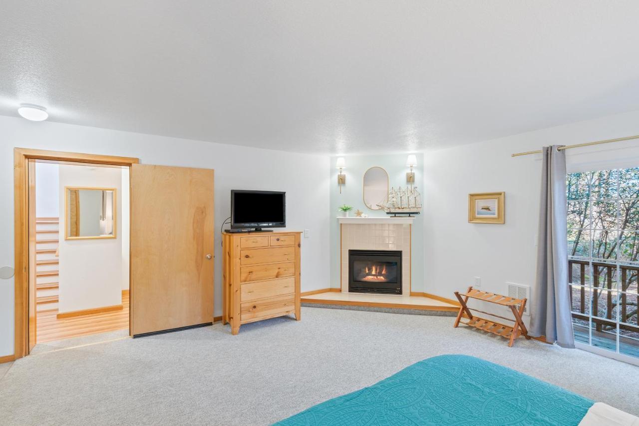 Cannon Retreat: Oceanfront With Fireplaces Holiday home Cannon Beach