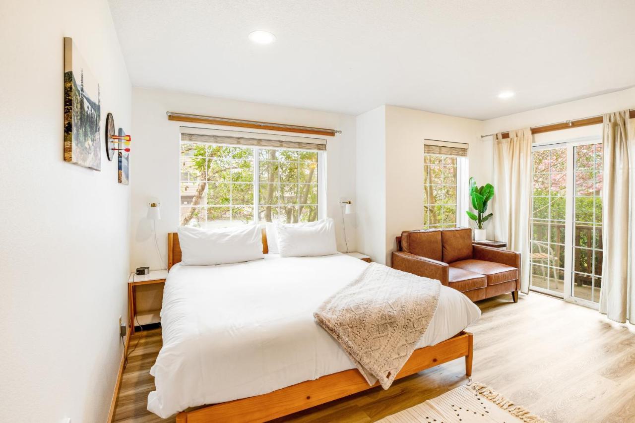 South Hemlock Apartment