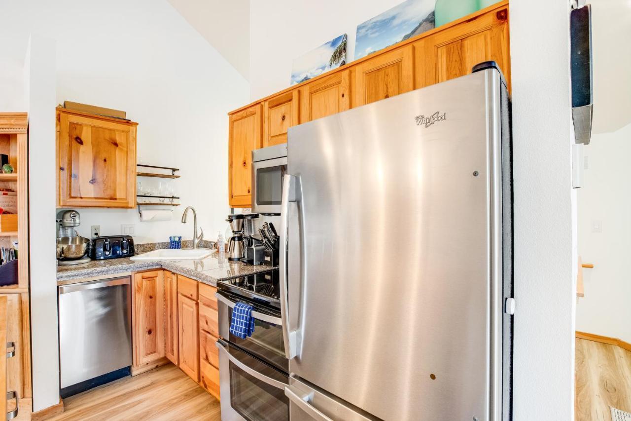 South Hemlock Apartment *