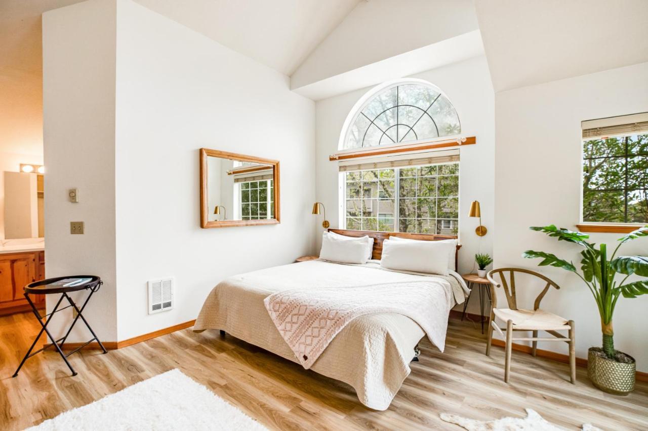 South Hemlock Apartment