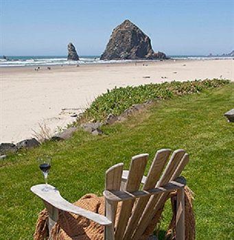 Hotel Sea Sprite At Haystack Rock Cannon Beach