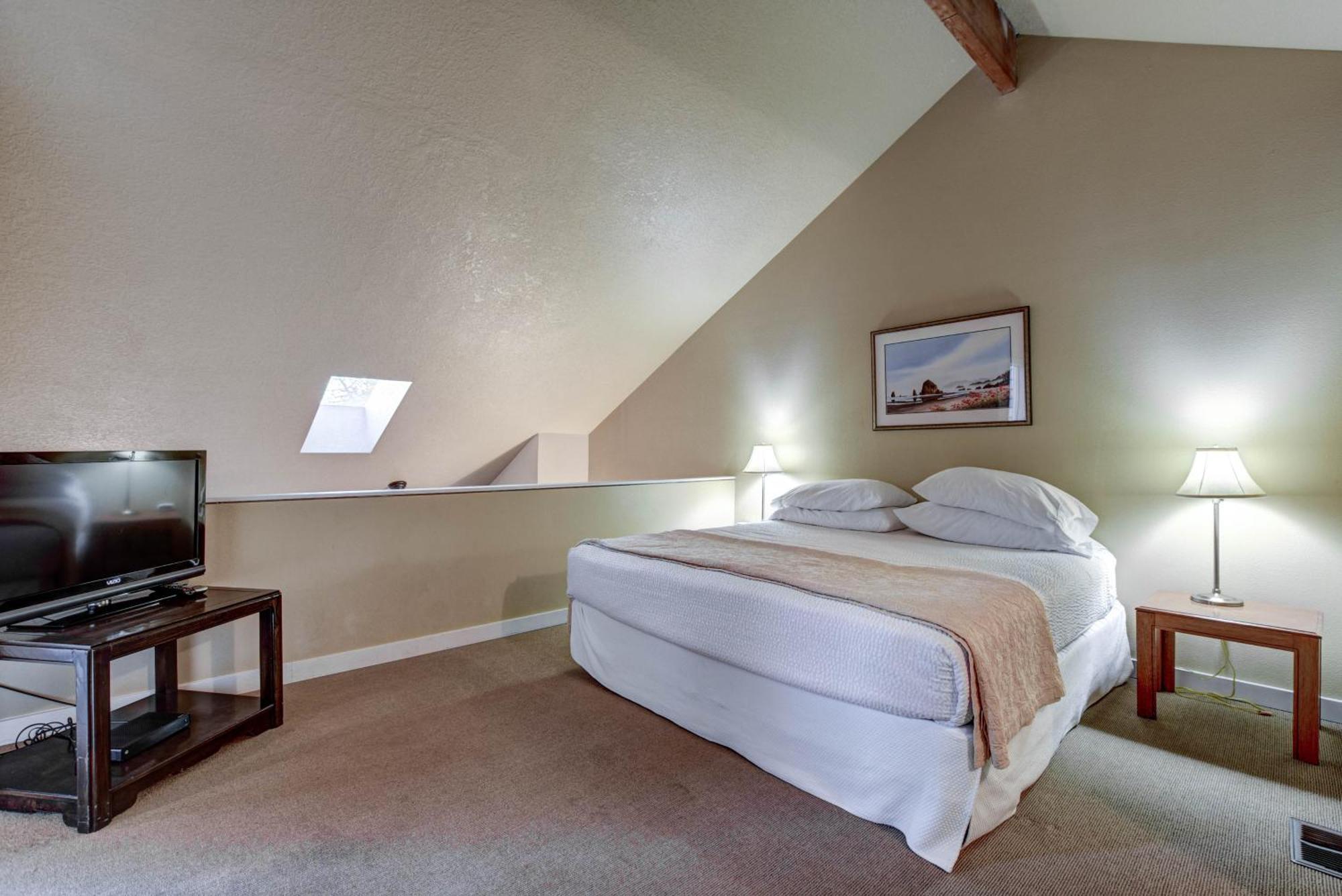 The Waves Hotel Cannon Beach