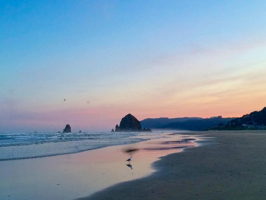 Cannon Ocean Views ! Close To Beach! Holiday home Cannon Beach