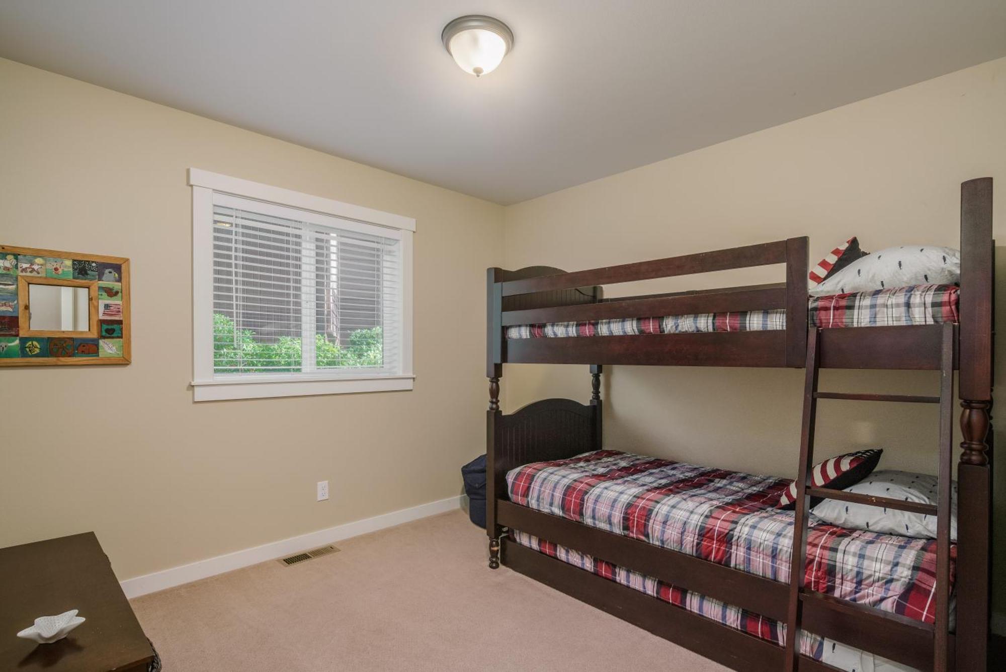 Beautiful Reverse Floor Plan Fire Pit Outdoor Shower Short Walk To Fireplace Decks 3309 Holiday home Cannon Beach