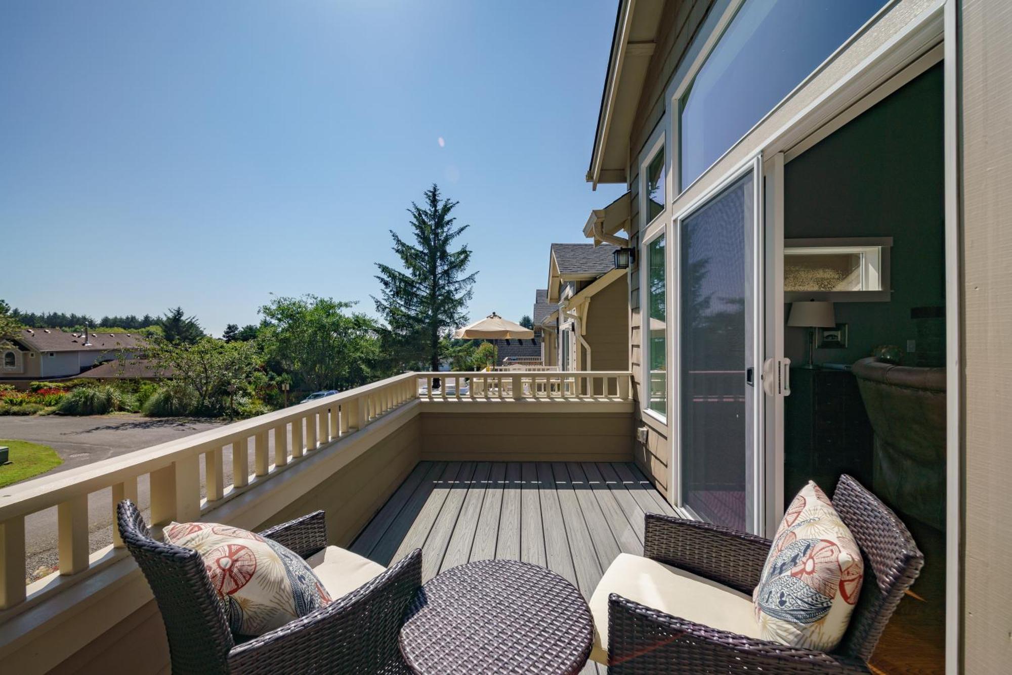 Holiday home Beautiful Reverse Floor Plan Fire Pit Outdoor Shower Short Walk To Fireplace Decks 3309 Cannon Beach