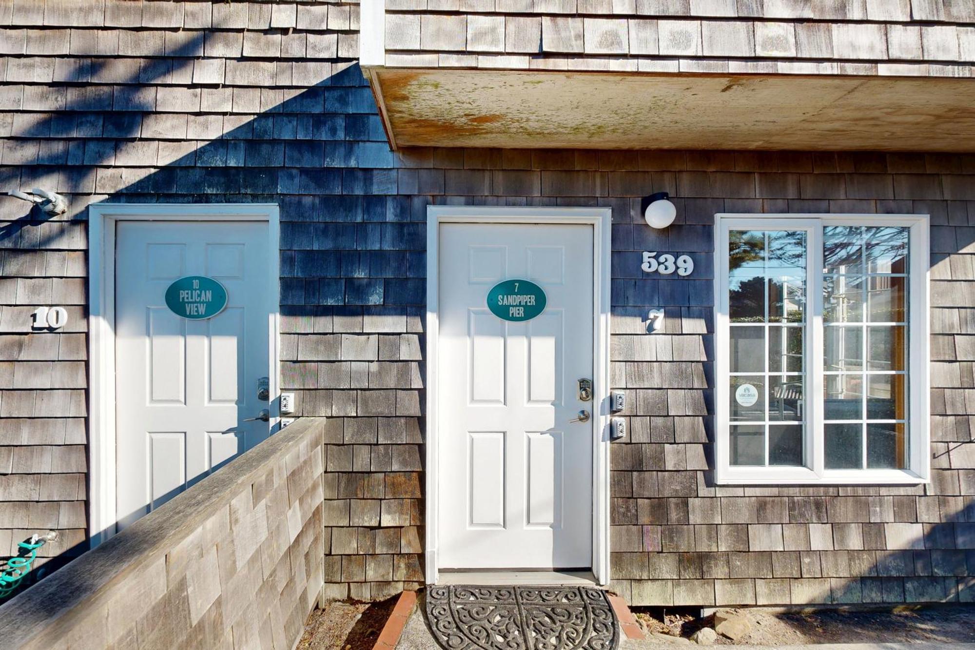 Beaches | Sandpiper Pier Apartment *