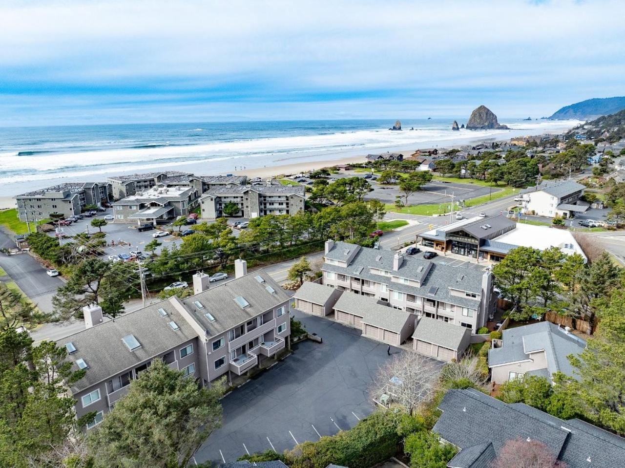 Cannon Ocean Views ! Close To Beach! Holiday home Cannon Beach