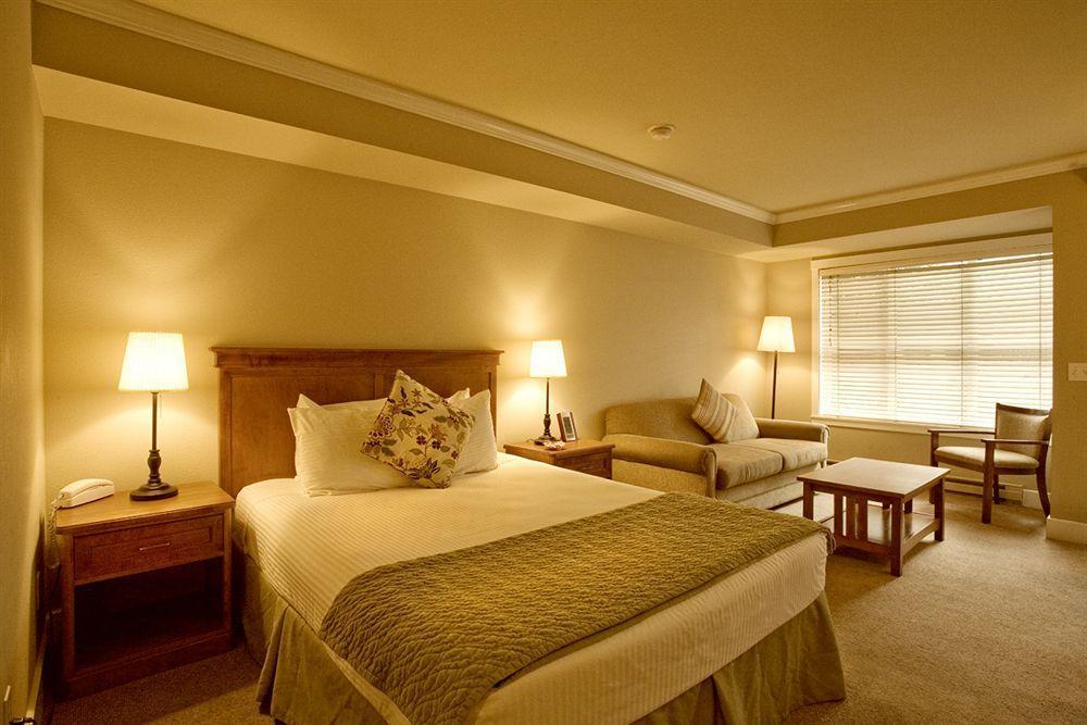 Inn The Courtyard 3*