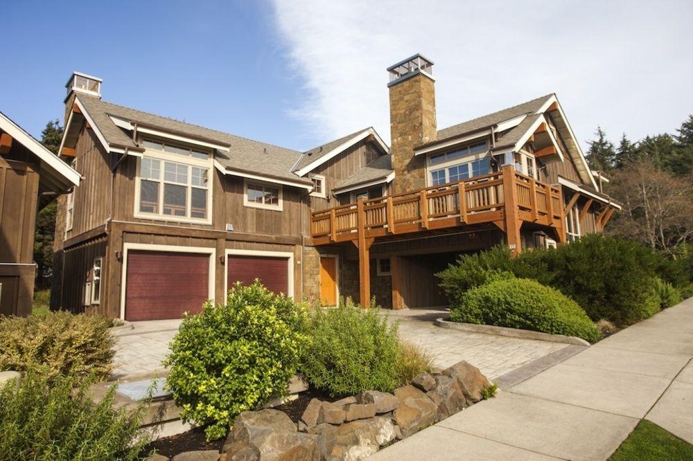 Villa Lodges At *