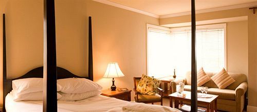 The Courtyard 3*