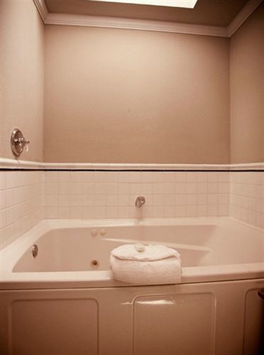 The Courtyard Inn 3*