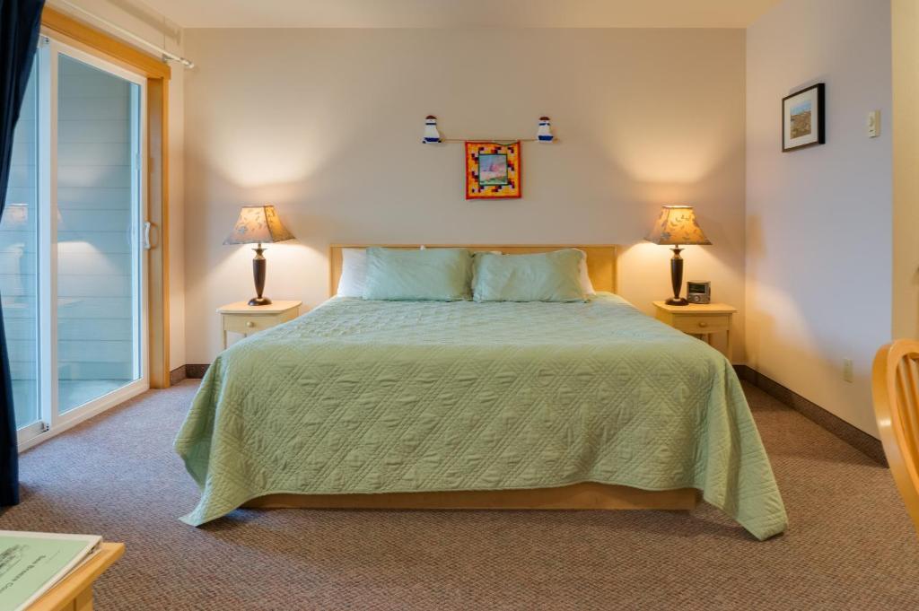 Sea Breeze Court Cannon Beach