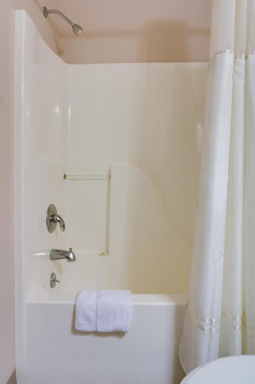 Sea Breeze Court Inn 3*