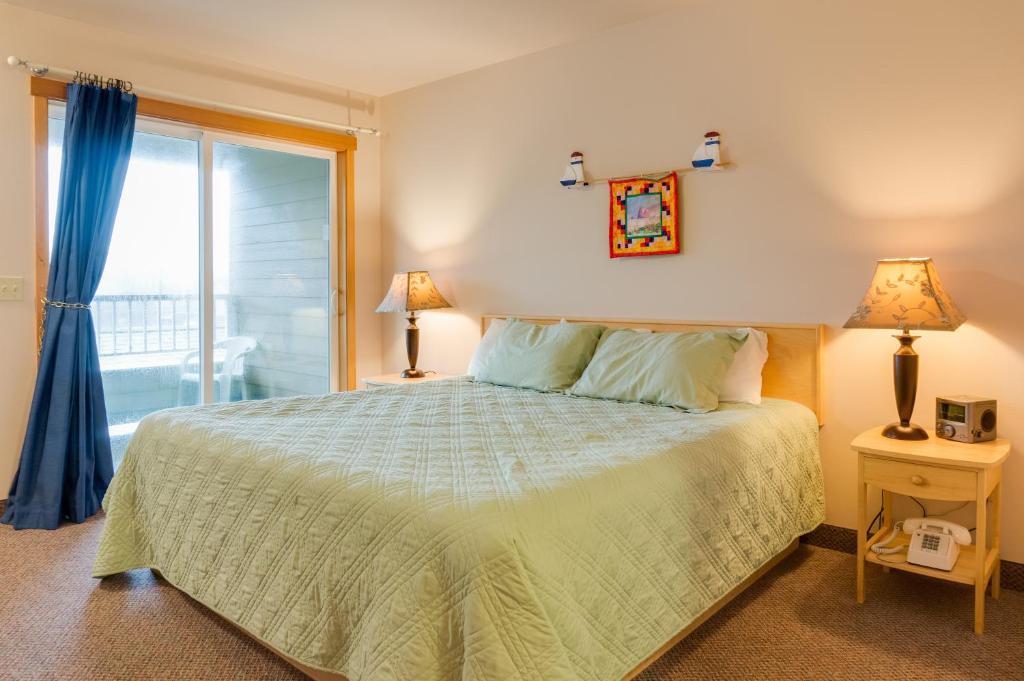 Sea Breeze Court
