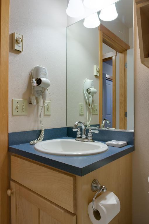 Inn Sea Breeze Court Cannon Beach