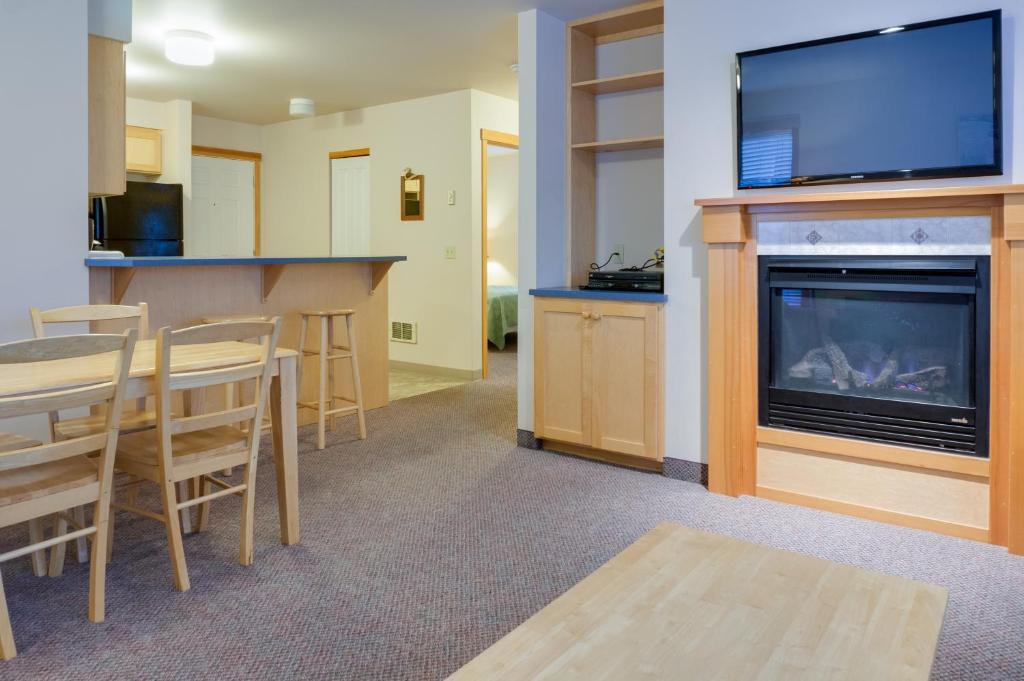 Sea Breeze Court Cannon Beach