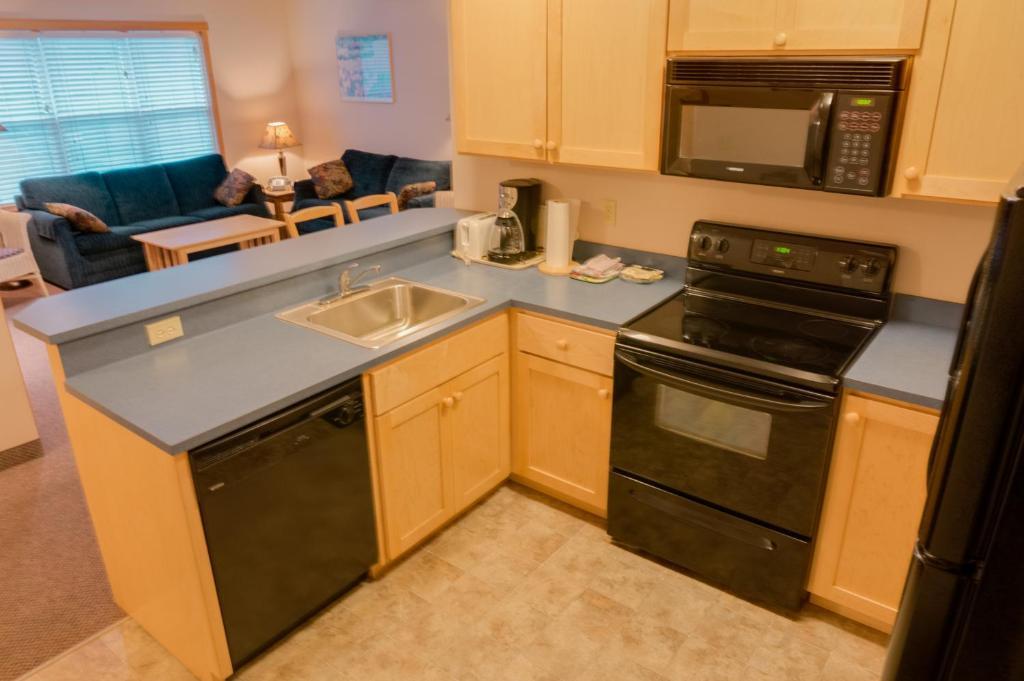 Sea Breeze Court 3*