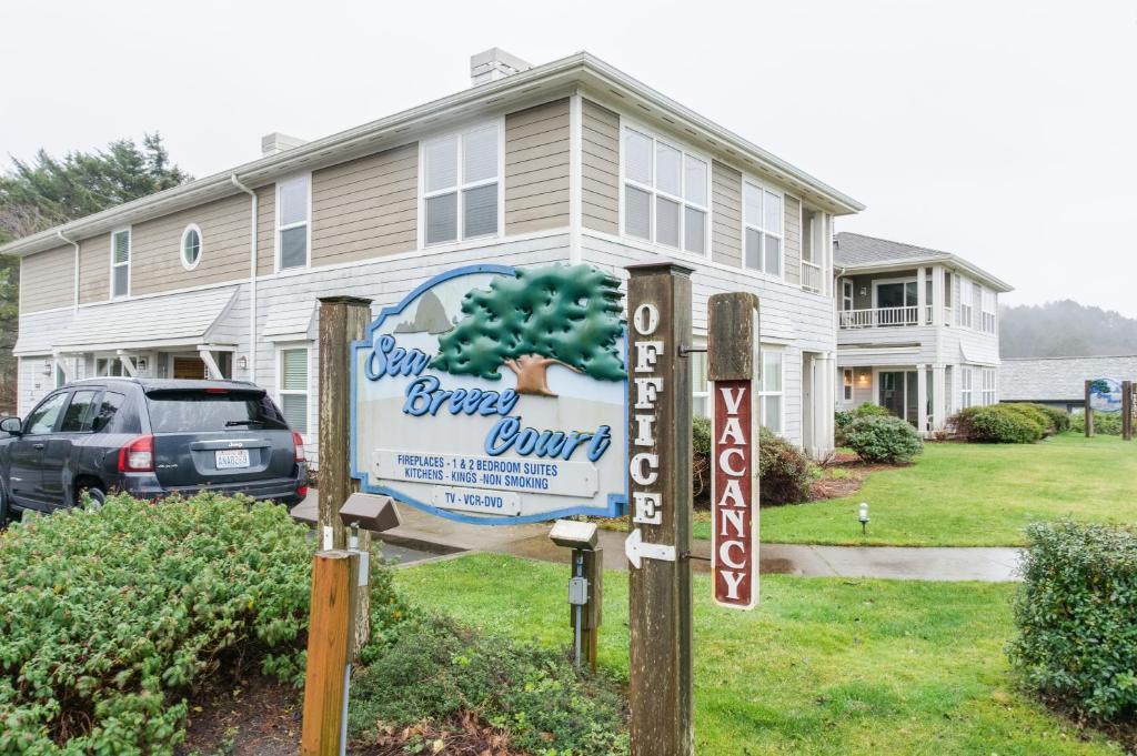 Sea Breeze Court