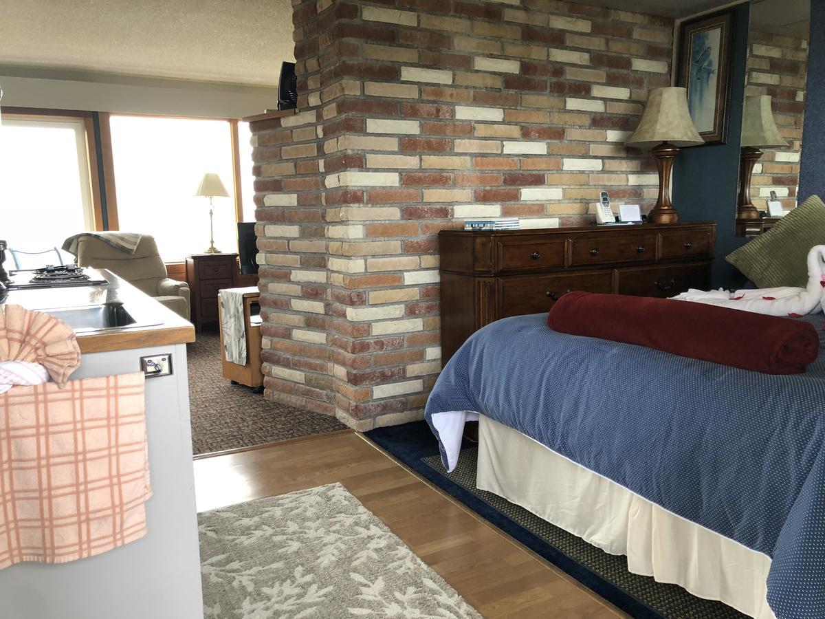 Webb's Scenic Surf Hotel