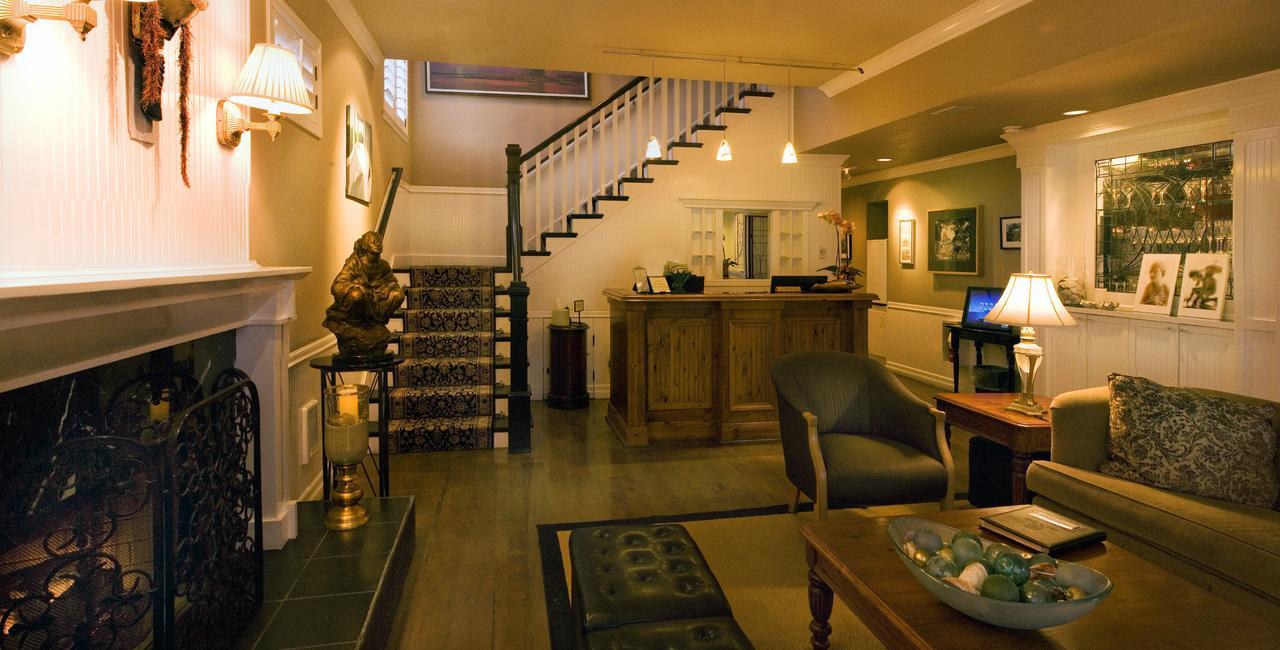 Inn The Courtyard 3*