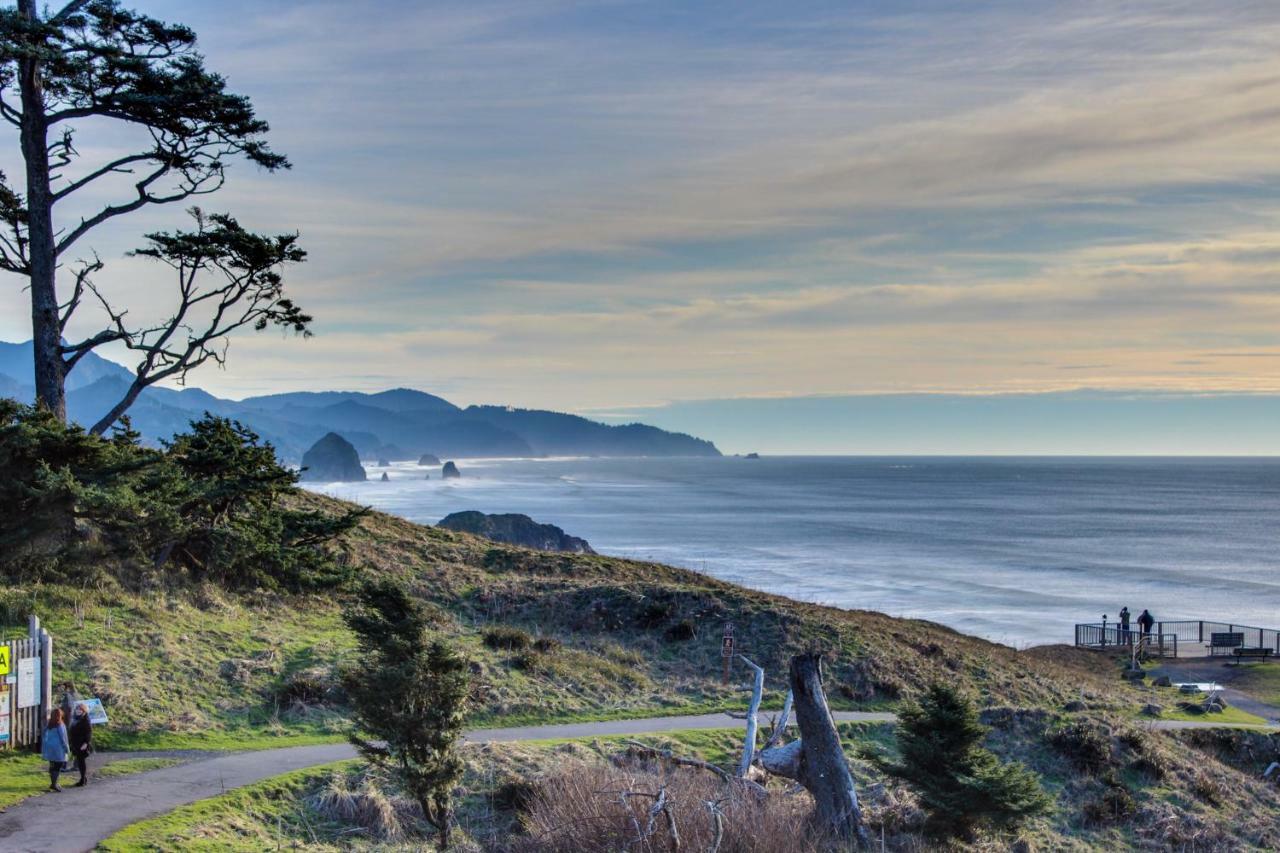 Beaches | Pelicans View Apartment Cannon Beach